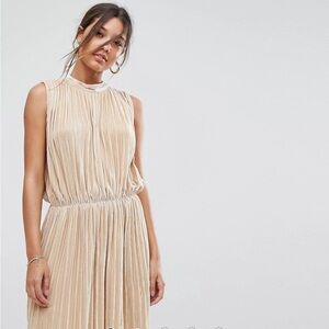 NWT Aéryne Sleeveless pale gold Velvet Pleated Dress
Sz XS